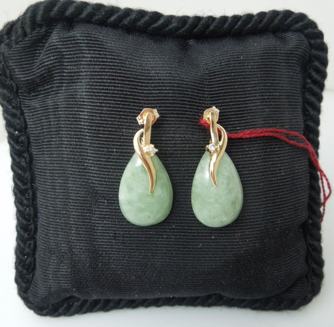 s907 14kt Yellow Gold Diamond Jade Teardrop Dangle Earrings