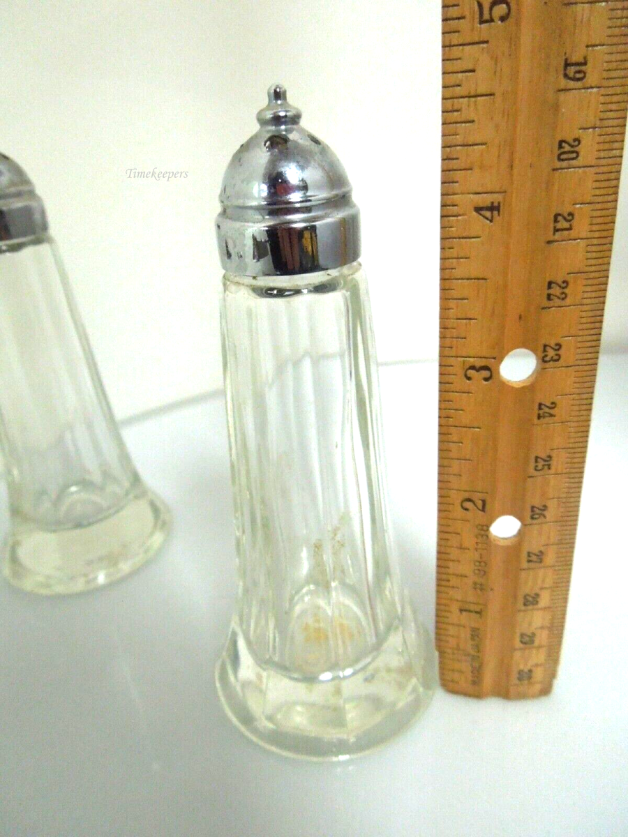 s239 Set of 2 Glass/ tall salt and pepper shakers/ salt and pepper shakers