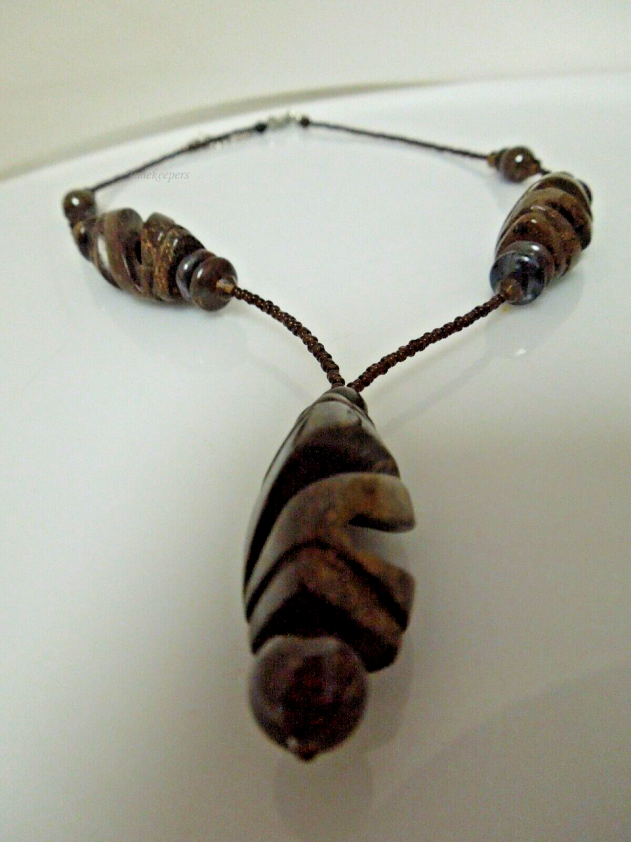 t064 Natural Carved Gemstone Beaded Silver plating closure Necklace 20"