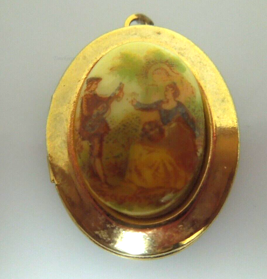 s269 Antique Art Nouveau Yellow Gold Photo Locket Pendant