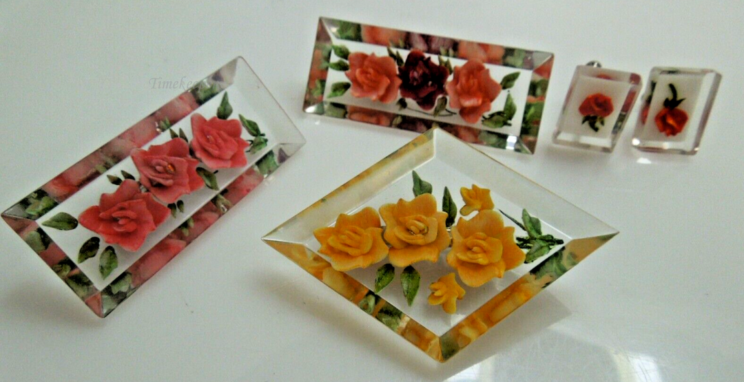 s636 Set of 3 Brooches and 1 Earrings Pretty Flower Lucite Brooch and Earrings Set Vintage 1950s Screw Back Earrings