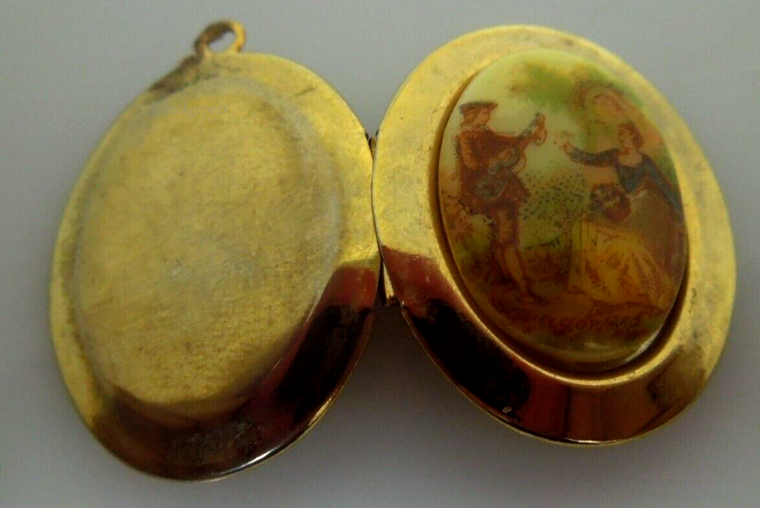 s269 Antique Art Nouveau Yellow Gold Photo Locket Pendant