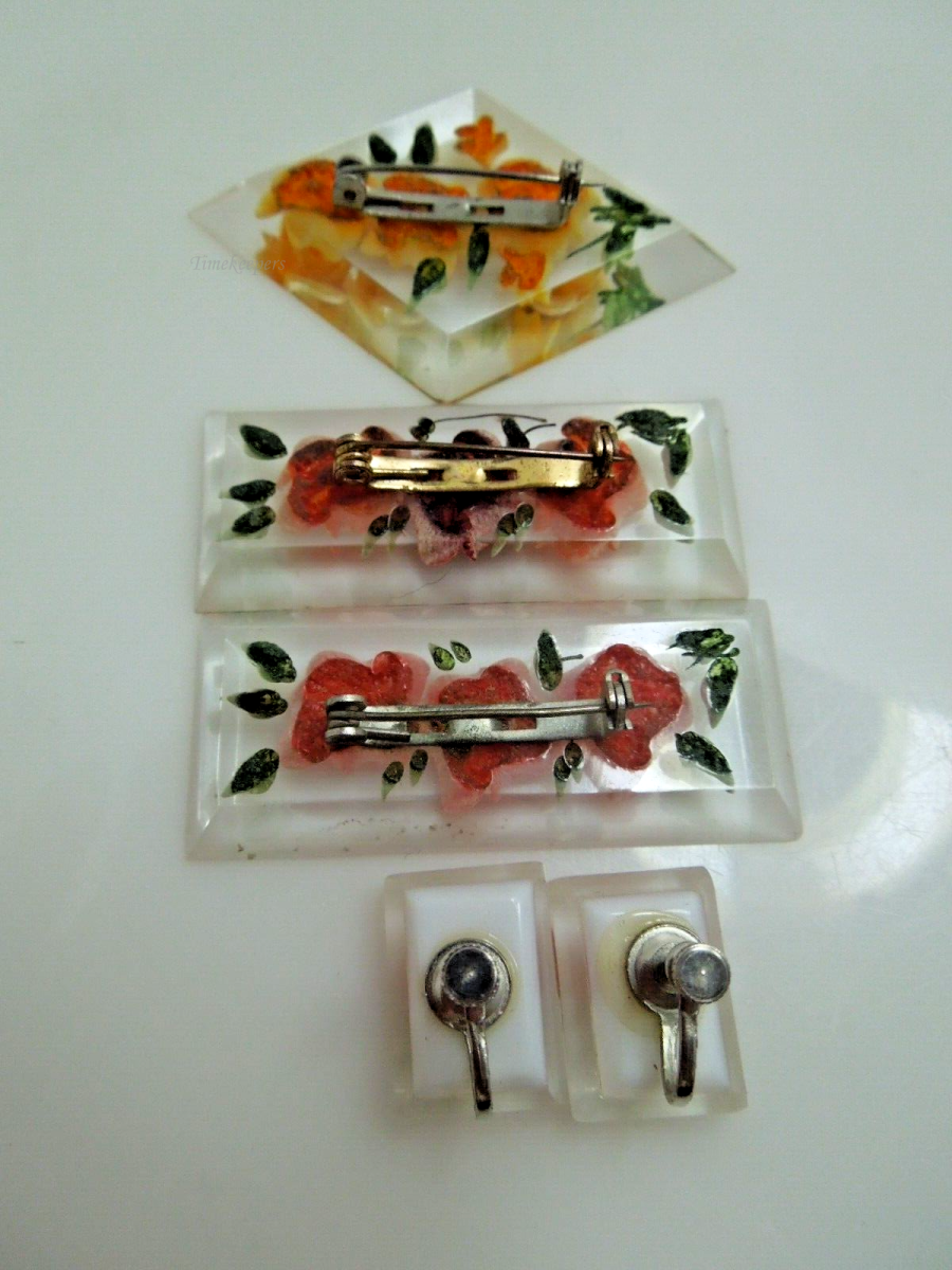 s636 Set of 3 Brooches and 1 Earrings Pretty Flower Lucite Brooch and Earrings Set Vintage 1950s Screw Back Earrings