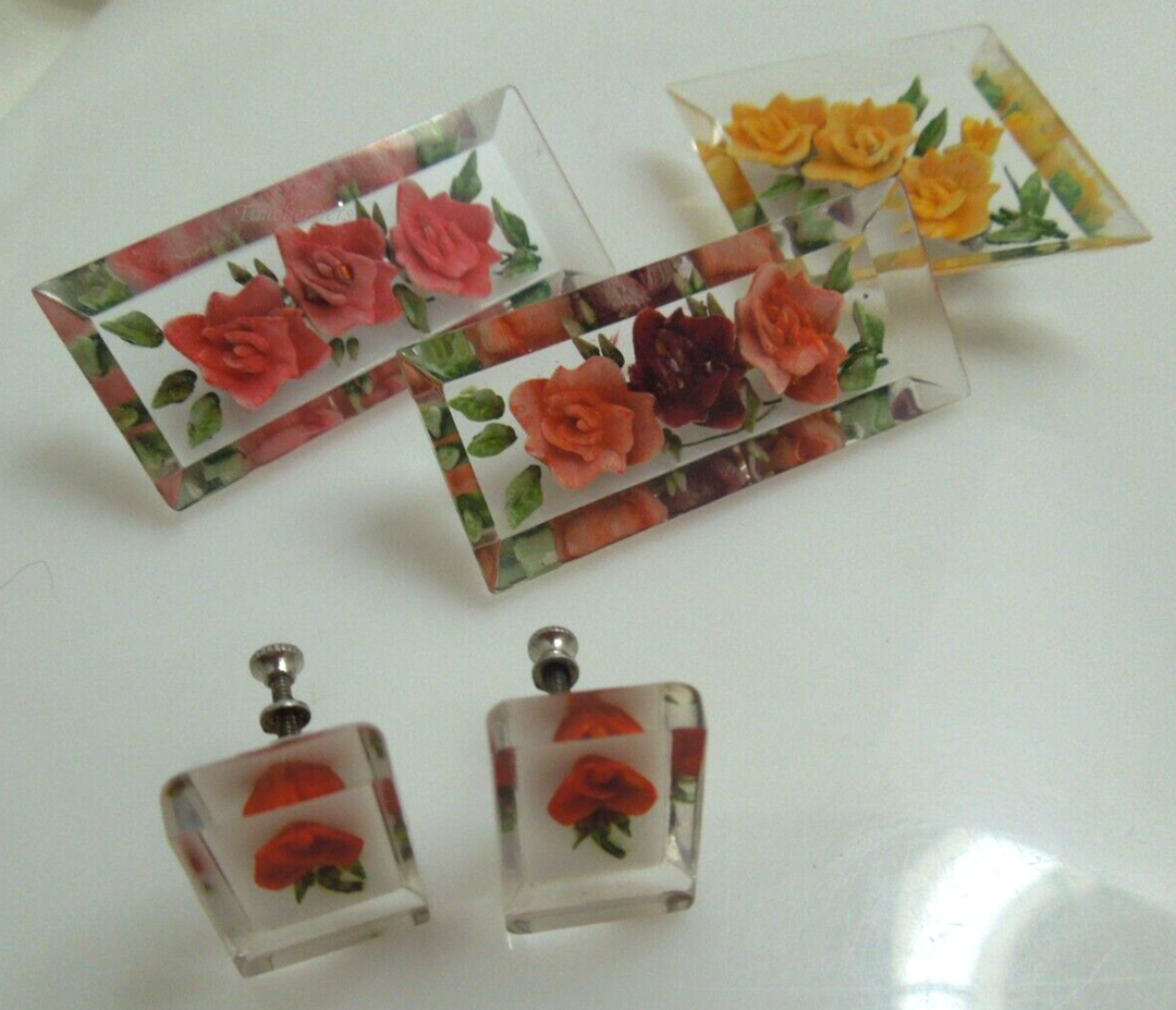 s636 Set of 3 Brooches and 1 Earrings Pretty Flower Lucite Brooch and Earrings Set Vintage 1950s Screw Back Earrings