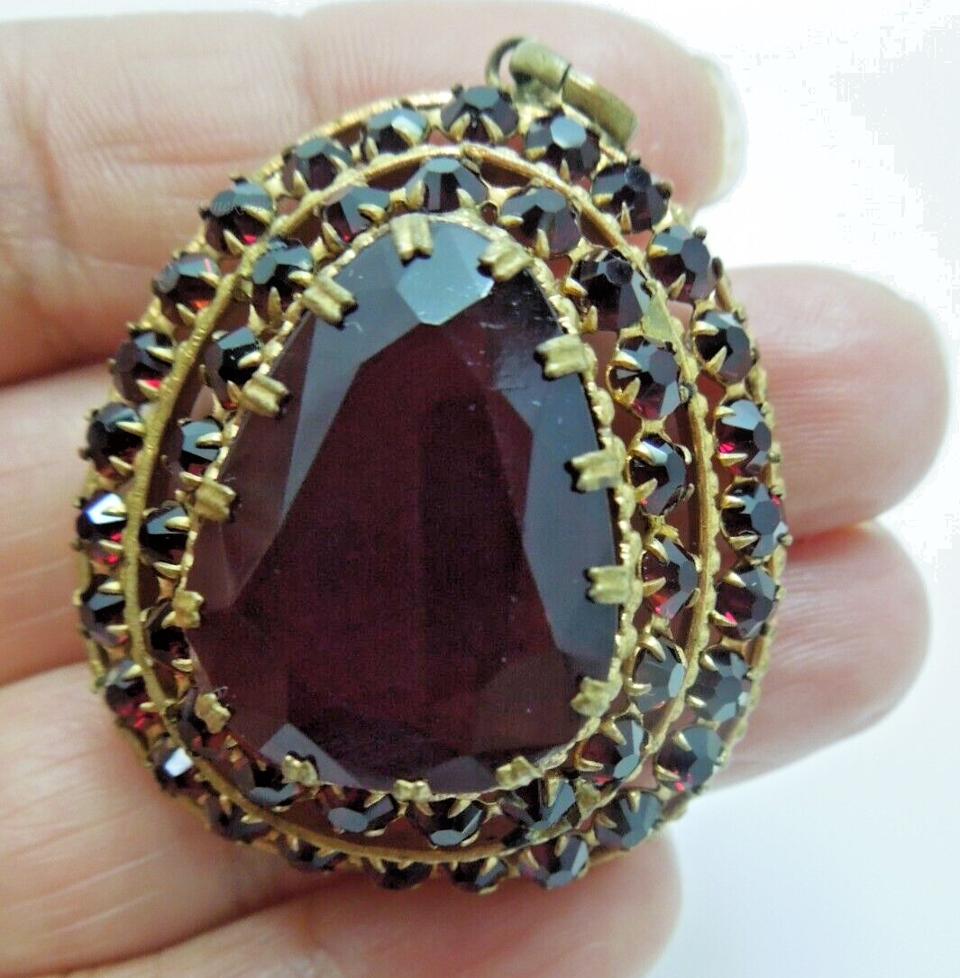 s637 Vintage Czechoslovakia Rhodolite Garnet Pendant 