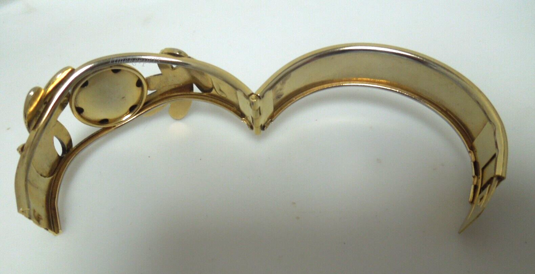 s329 Vintage Gold tone Hinged Beautiful Bangle Bracelet