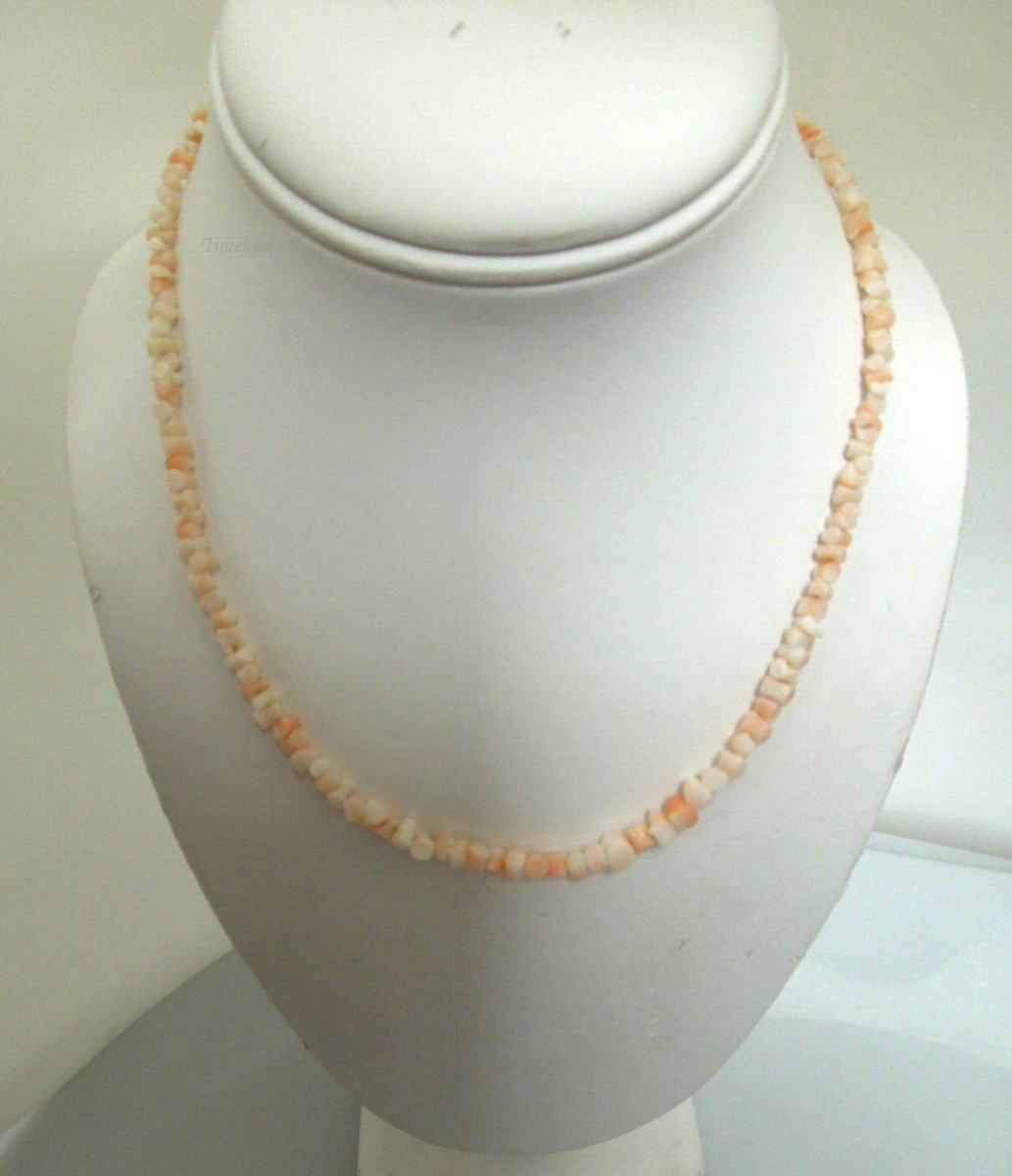 s096 Vintage Salmon Pink Beaded Shell Choker Necklace 16"