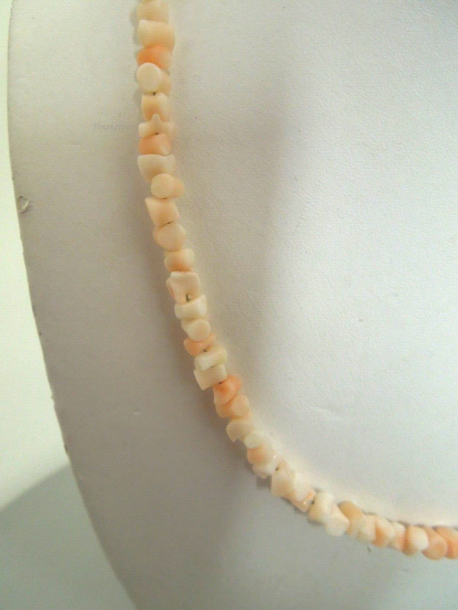 s096 Vintage Salmon Pink Beaded Shell Choker Necklace 16"