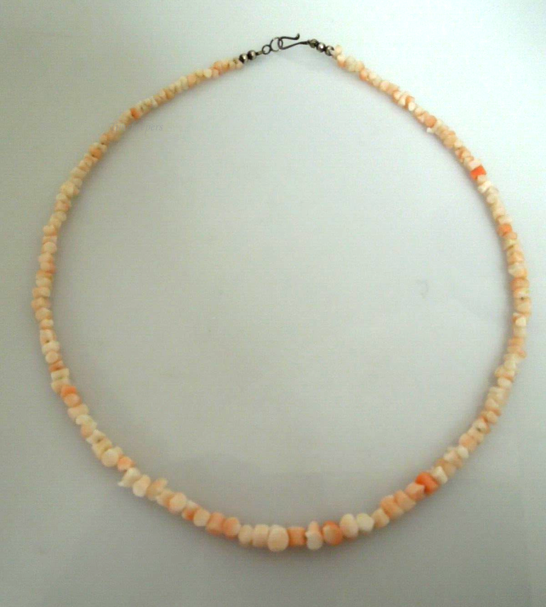 s096 Vintage Salmon Pink Beaded Shell Choker Necklace 16"