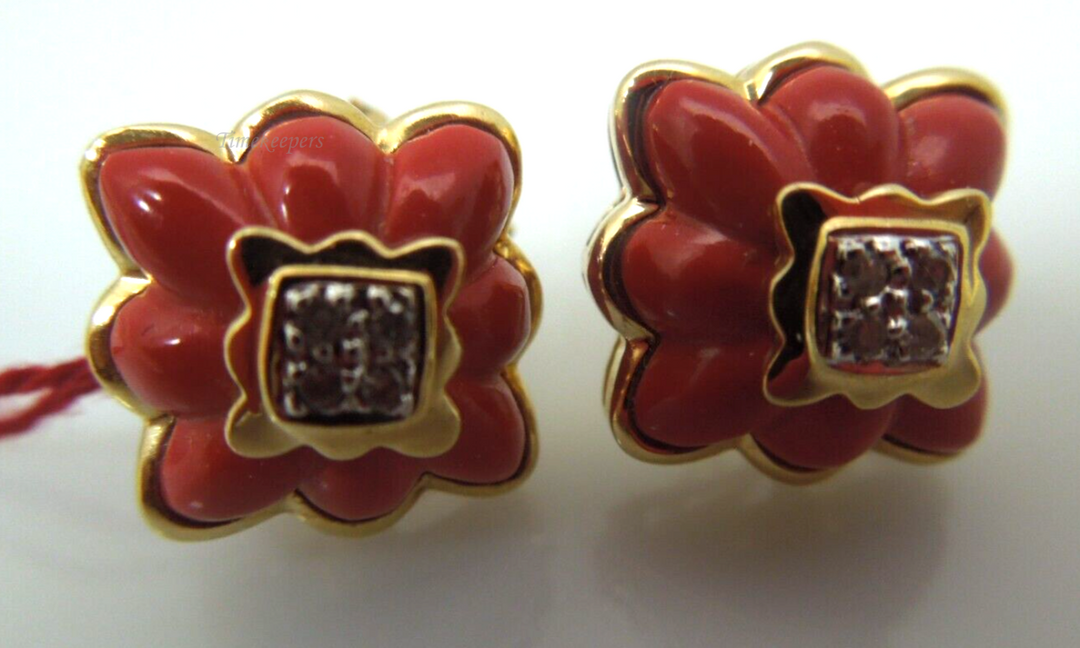 s959 14kt Yellow Gold Diamond Chip .02 cts Carnelian Studs Earrings  