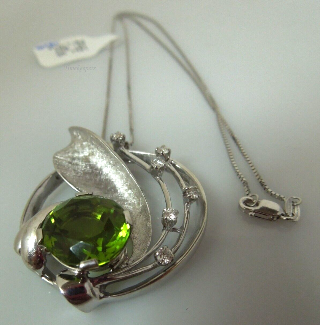 s969 14kt White Gold Peridot Diamond 0.12 cts Pendant Necklace 15.3g Signed