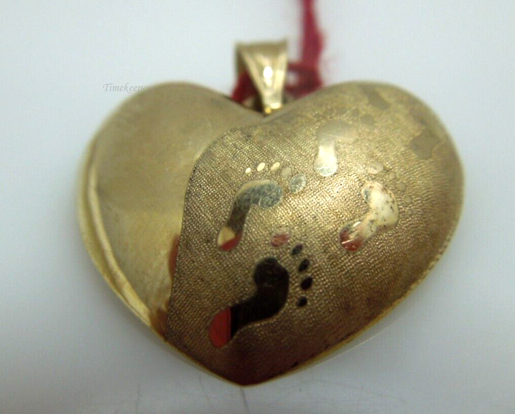 s677 14kt Yellow Gold Heart Footprints Pendant Signed 1.7g