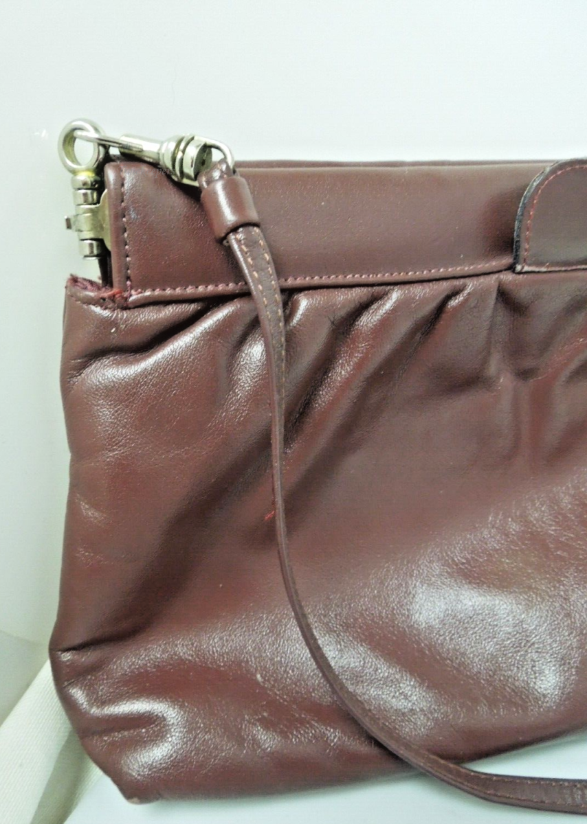 s807 Vintage Etienne Aigner Turn Clasp Burgundy Leather Shoulder Bag