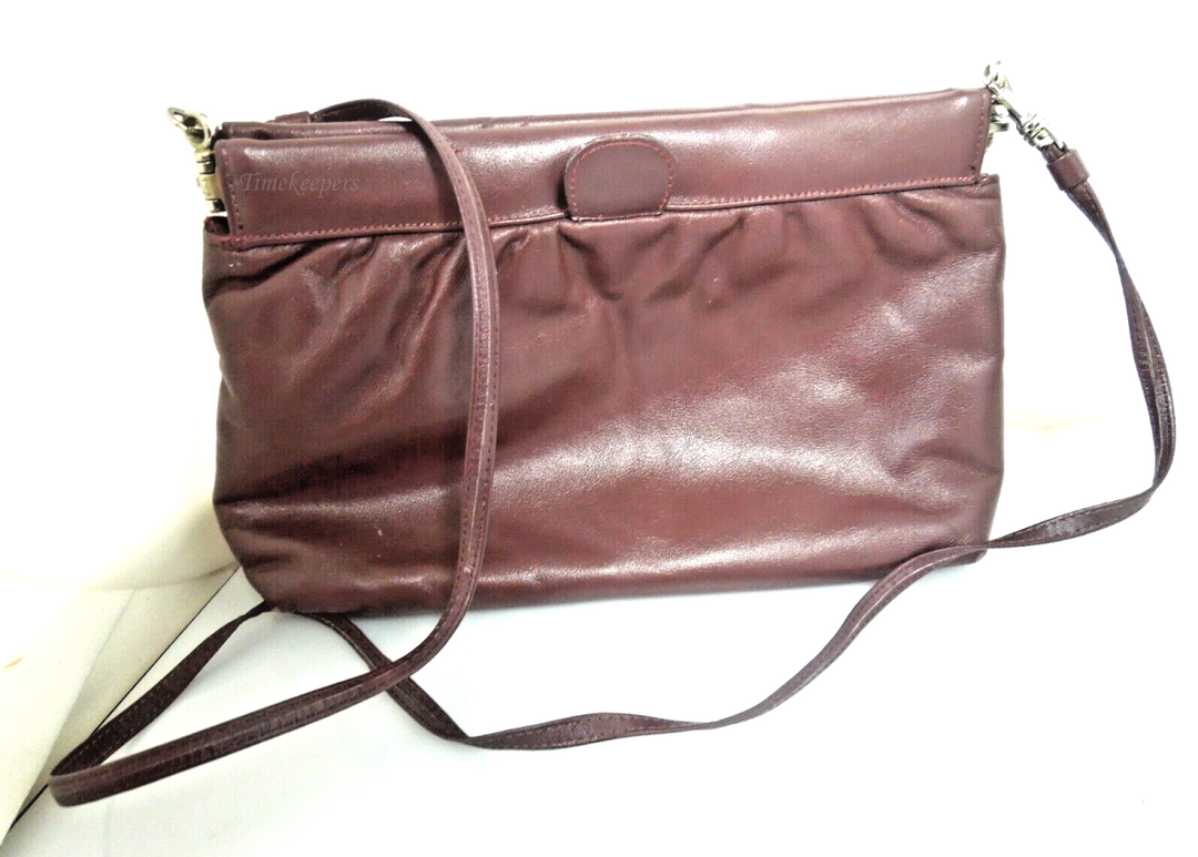 s807 Vintage Etienne Aigner Turn Clasp Burgundy Leather Shoulder Bag