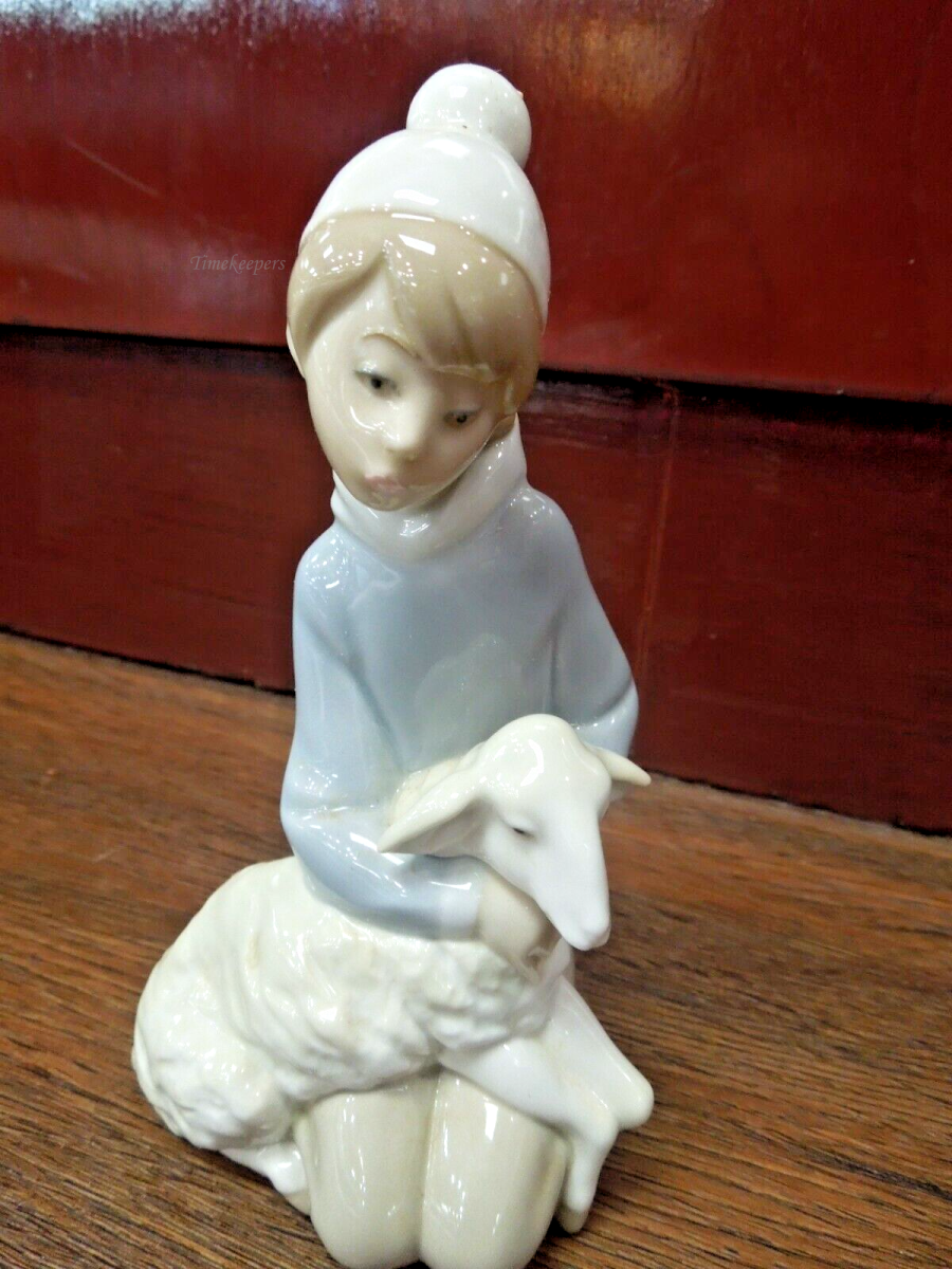 s663 Lladro Spain Maiden/Shepherd with Lamb - #4676 - 1969 with Original Box and packaging