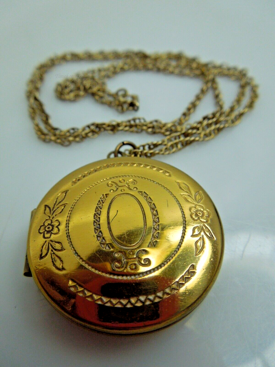 s930 Vintage Gold Filled Round Photo Pendant Necklace 24" Keepsake Jewelry