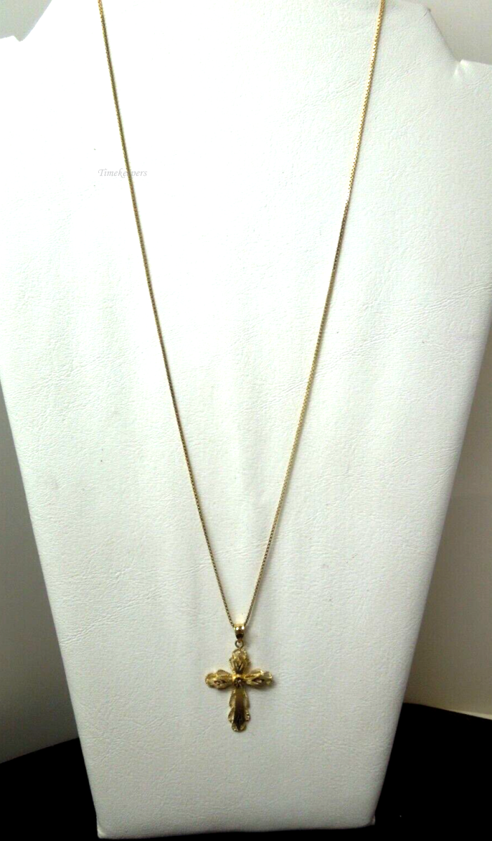 s786 14kt Yellow Gold 22" Box Chain with  14kt Beverly Hills Cross Pendant Signed 