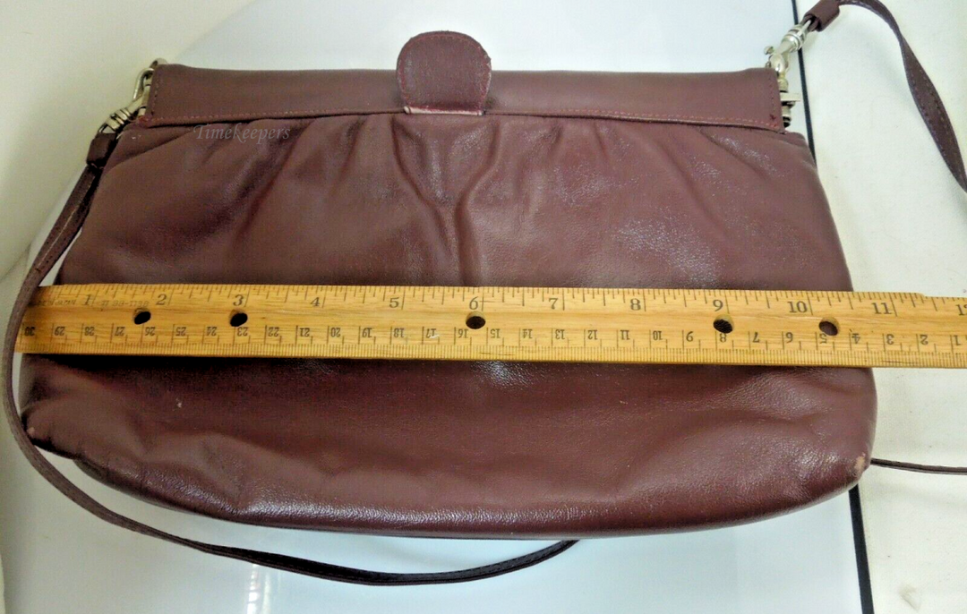 s807 Vintage Etienne Aigner Turn Clasp Burgundy Leather Shoulder Bag