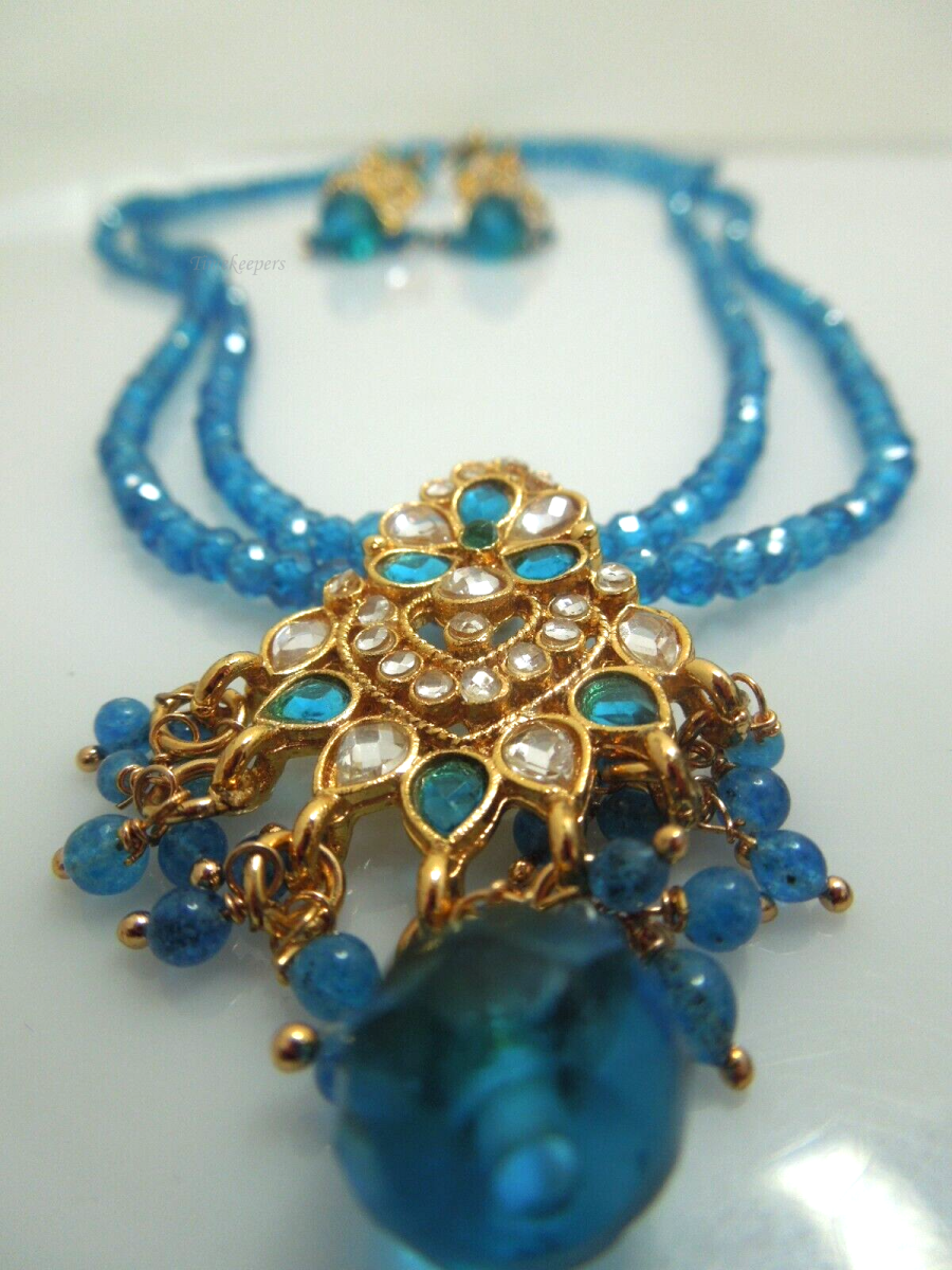 s425 Blue Crystal Necklace with matching Earrings  