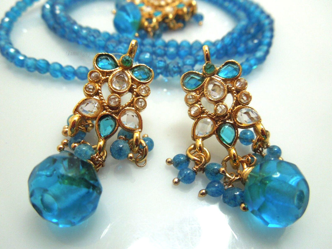 s425 Blue Crystal Necklace with matching Earrings  