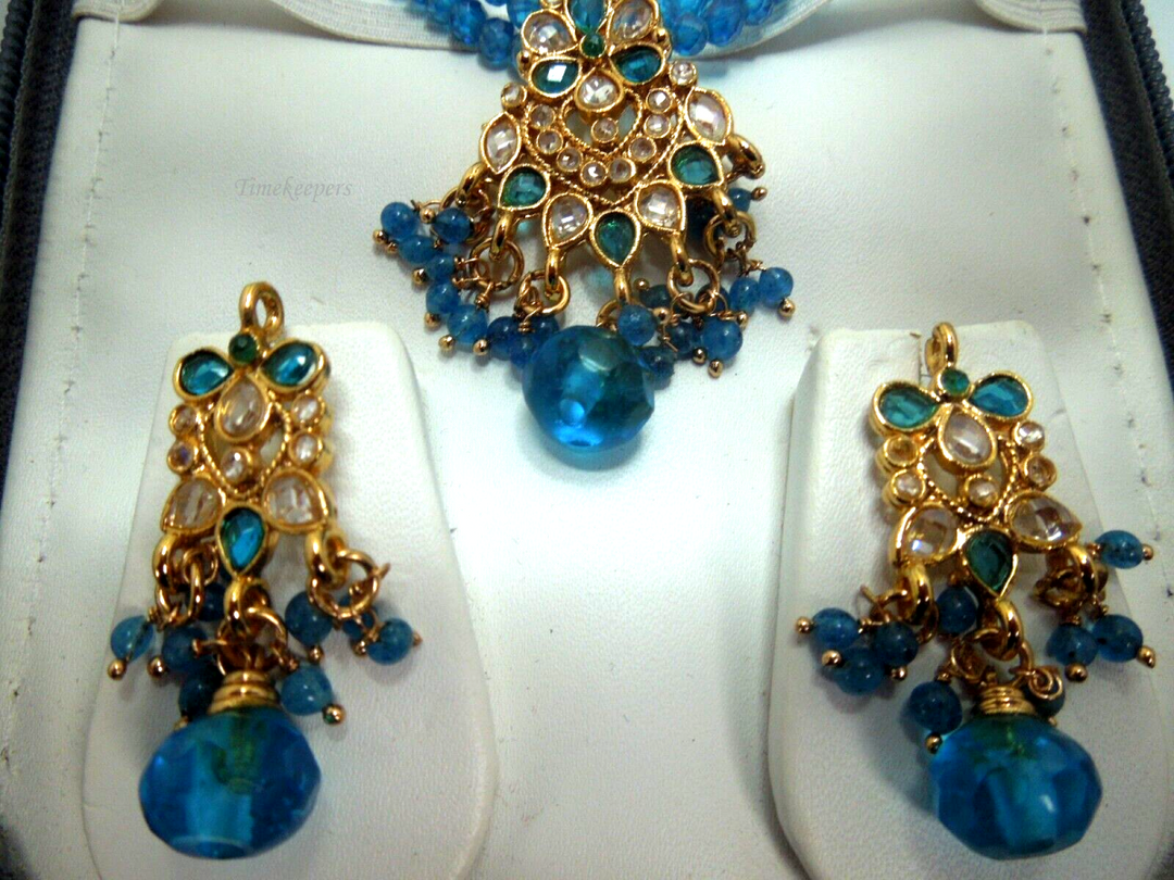 s425 Blue Crystal Necklace with matching Earrings  