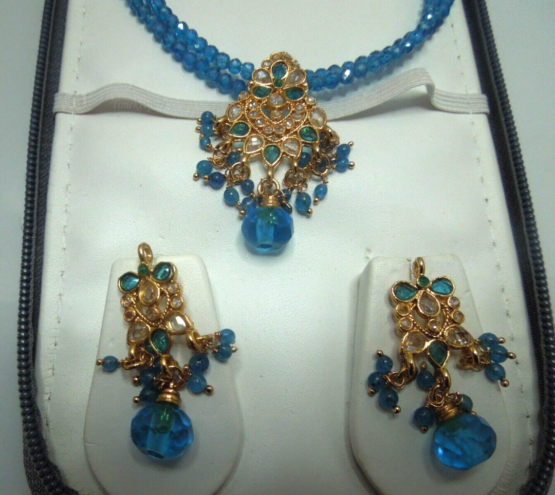 s425 Blue Crystal Necklace with matching Earrings  