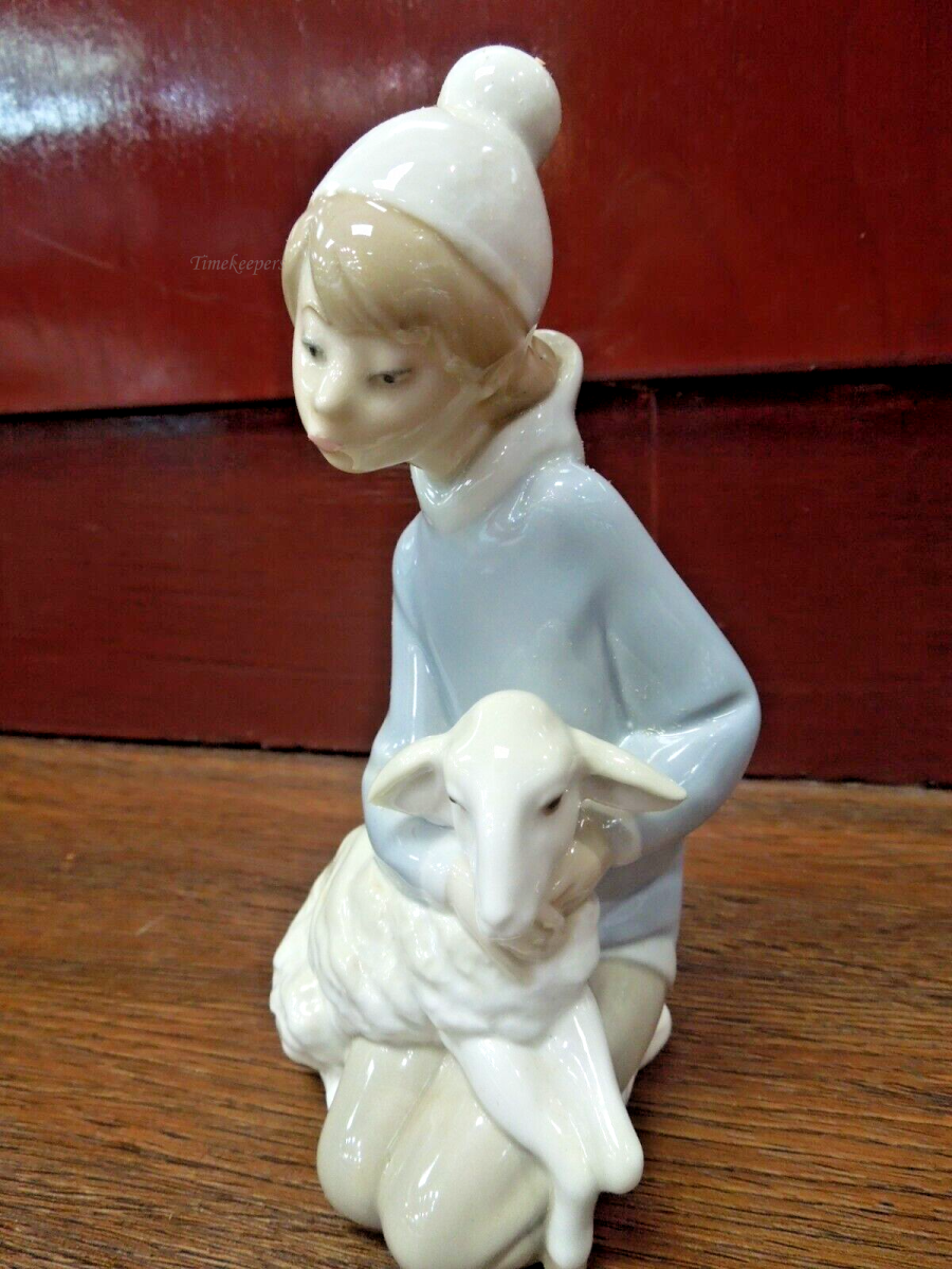 s663 Lladro Spain Maiden/Shepherd with Lamb - #4676 - 1969 with Original Box and packaging