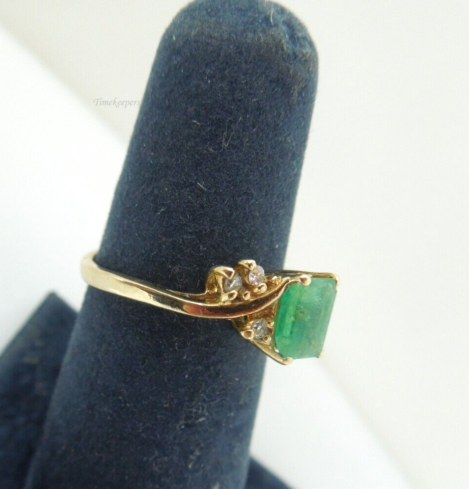 s858 14kt Yellow Gold Emerald Diamond .03 cts Ring Size 5 1/2(US) Signed