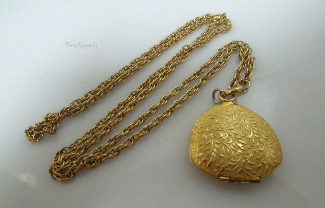 t156 Vintage Gold Filled Etched Photo Locket Pendant with Chain 24"