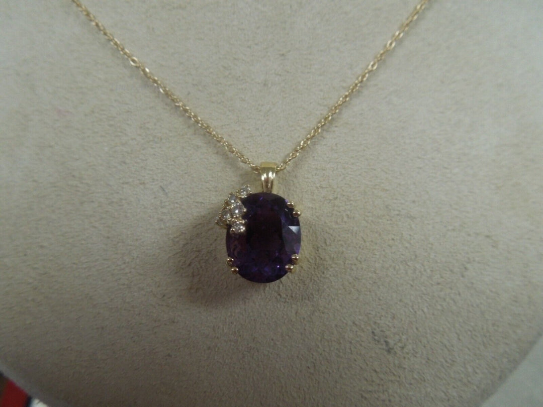 q043 Gorgeous 14k Yellow Gold Amethyst Diamond Pendant with 18" Chain