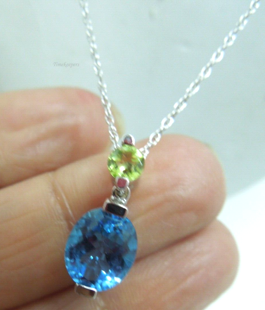 s563 14kt White Gold Peridot Blue Topaz  Pendant Chain Necklace Very Pretty