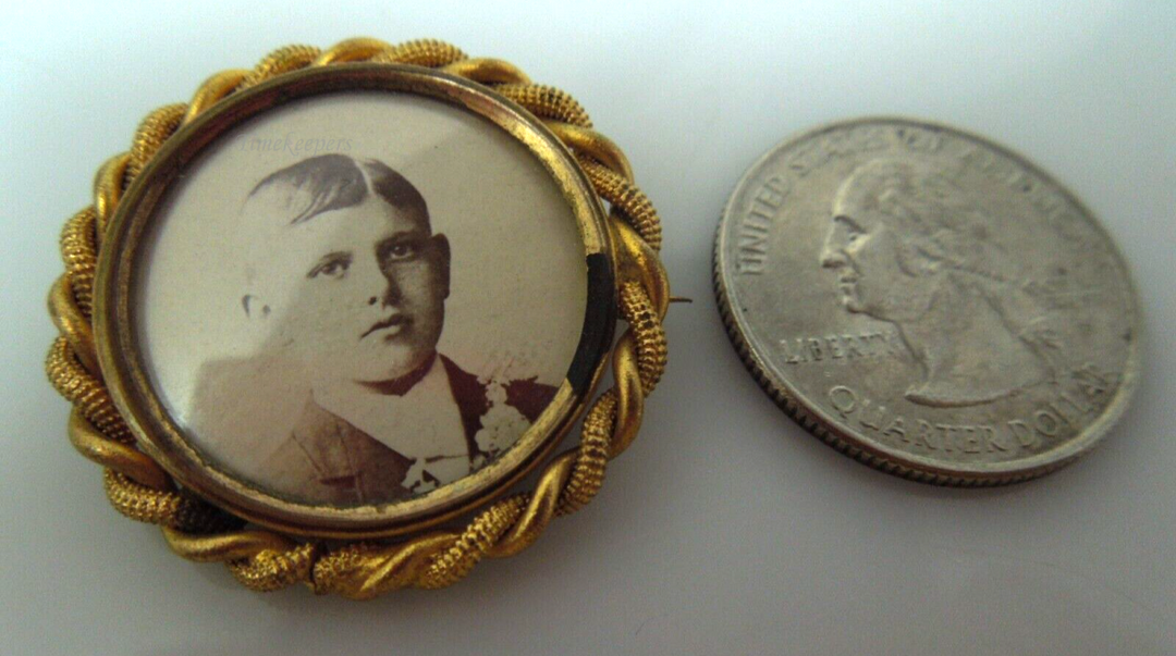 s973 Art Nouveau Photo Medallion Brooch around 1900 Boy Portrait