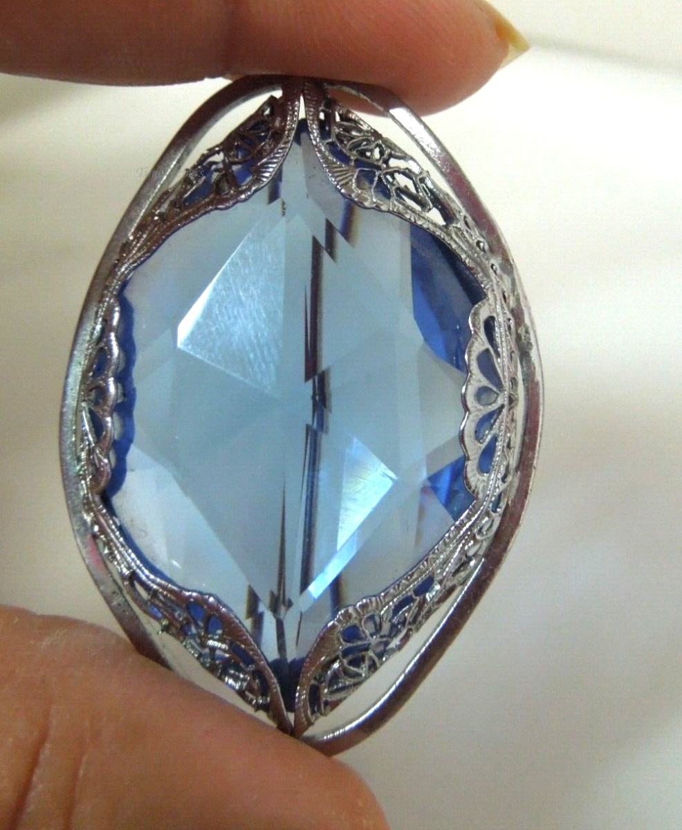 t121 Vintage Silver Tone Filigree Blue Glass Bezeled Stone Brooch Pin  