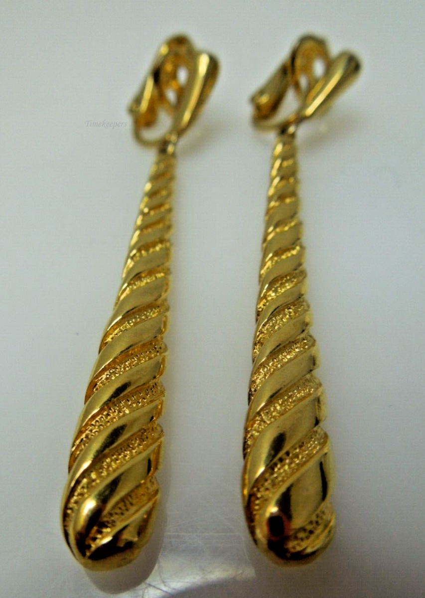 s648 Vintage Trifari Gold tone Dangle and Drop earrings Excellent Condition  