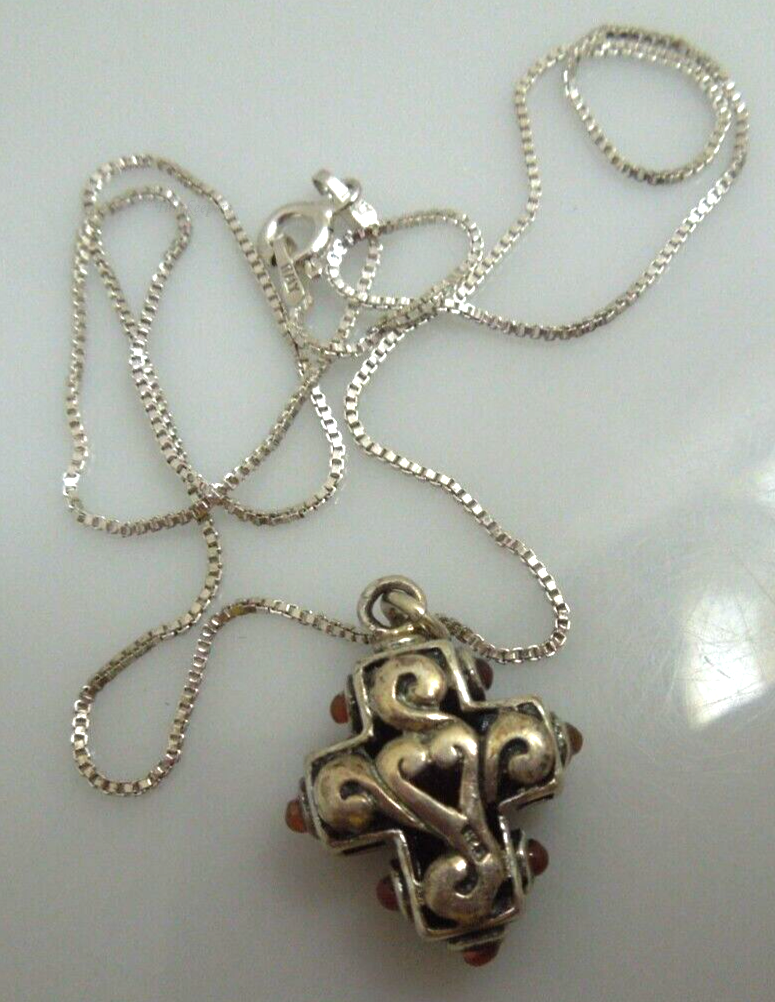 s298 Vintage Solid Sterling Silver Cross Pendant Necklace 