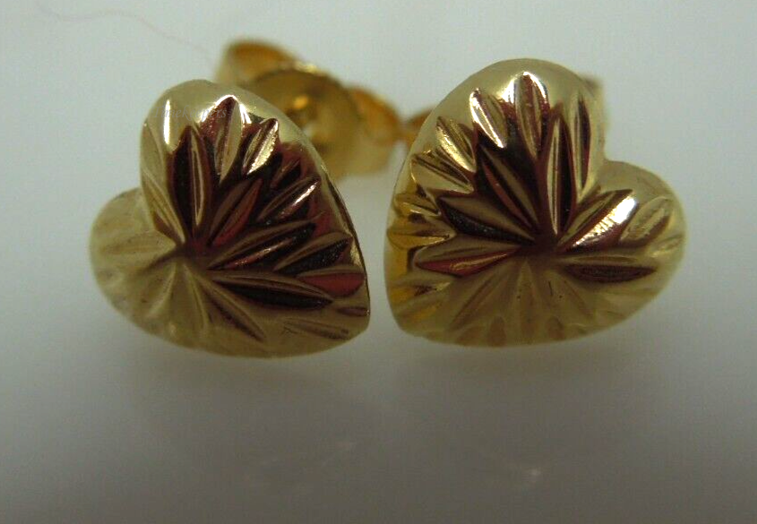 s573 Lovely Pair of 14kt Yellow Gold Heart Studs Signed on Post 0.7g