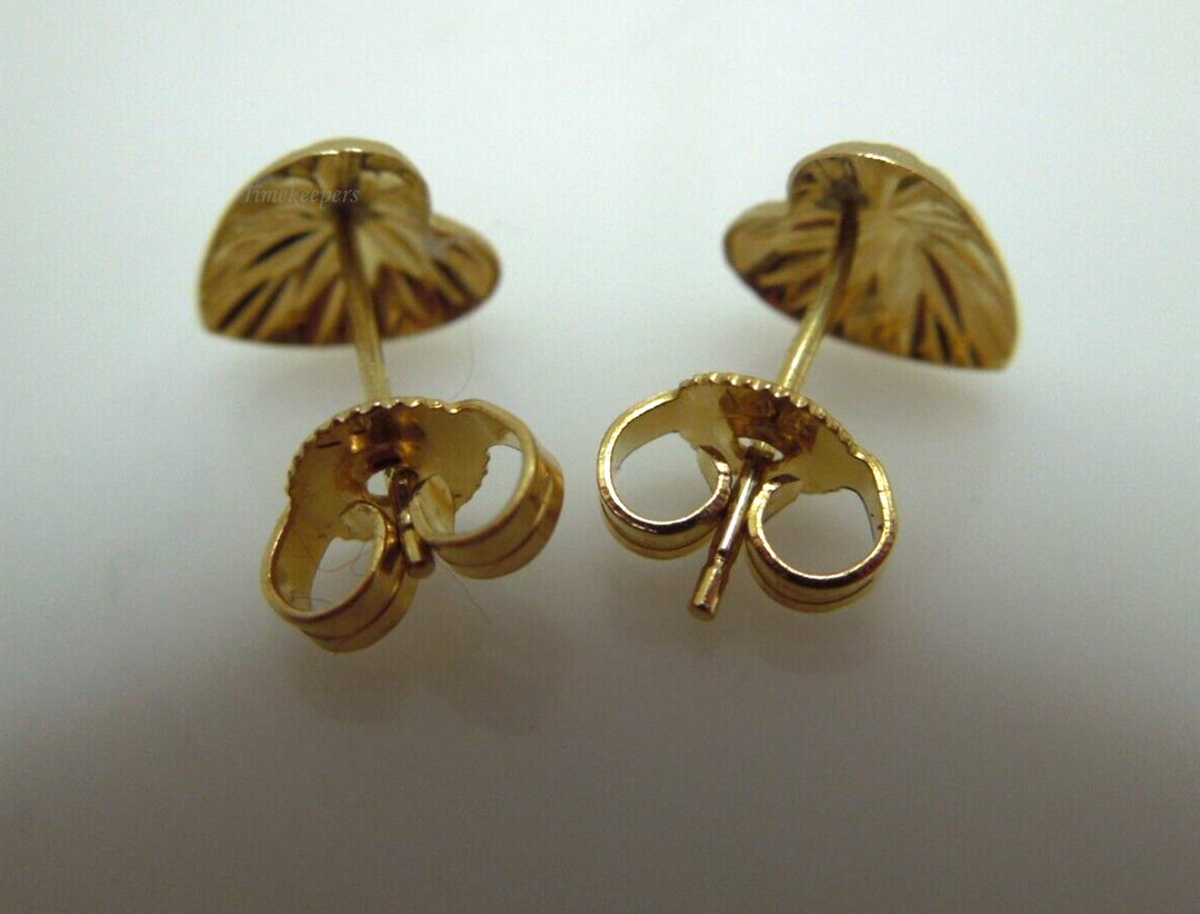 s573 Lovely Pair of 14kt Yellow Gold Heart Studs Signed on Post 0.7g