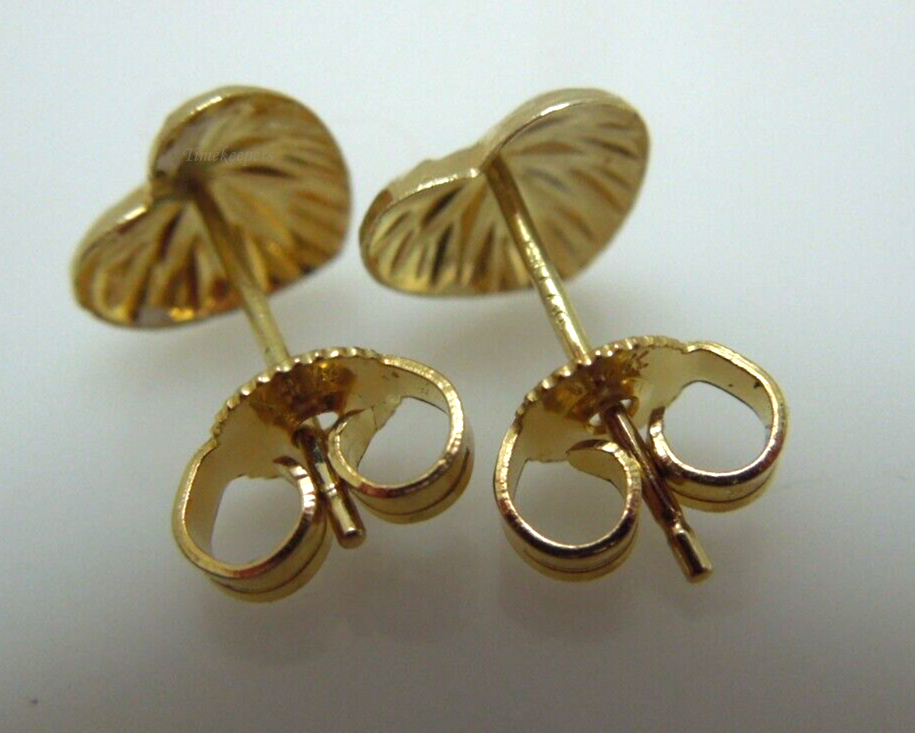 s573 Lovely Pair of 14kt Yellow Gold Heart Studs Signed on Post 0.7g