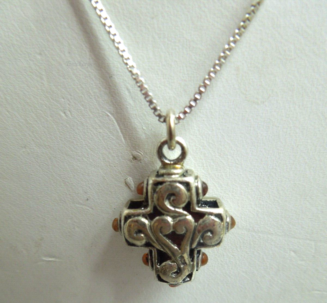 s298 Vintage Solid Sterling Silver Cross Pendant Necklace 