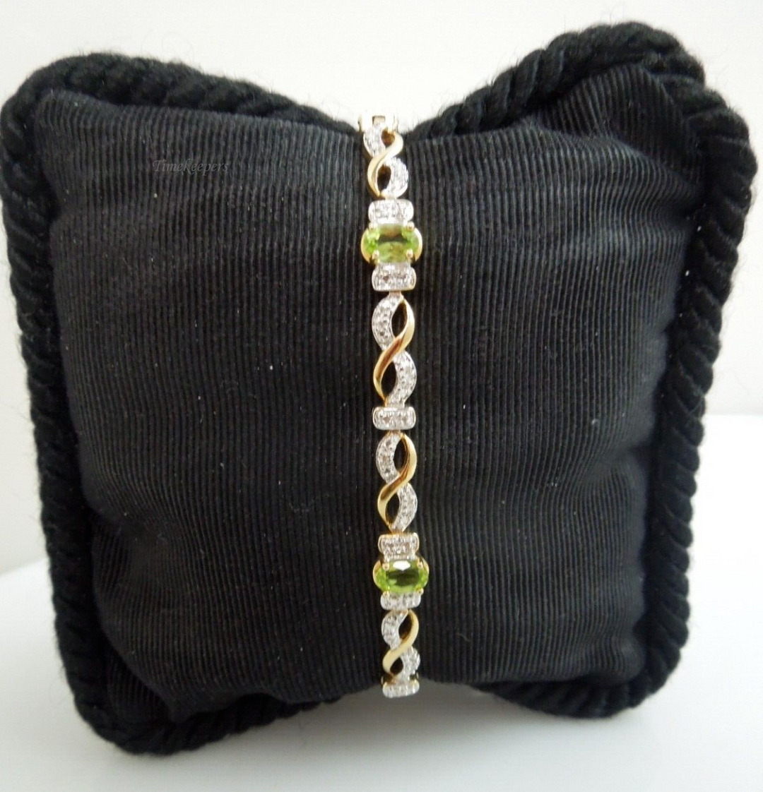 t072 Pretty Bracelet in Gold Tone with  Peridot 7"