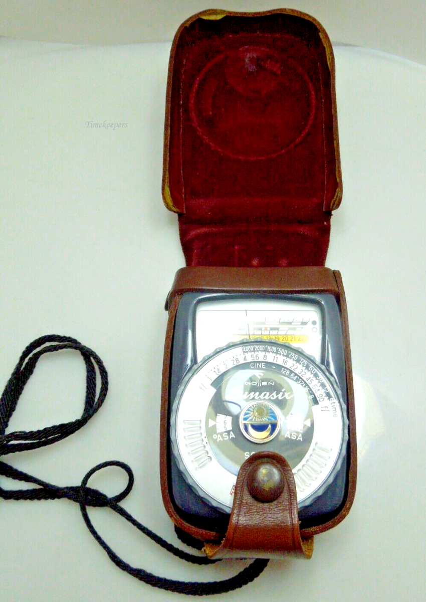 s582  Gossen Lunasix Ambient Light Meter with case