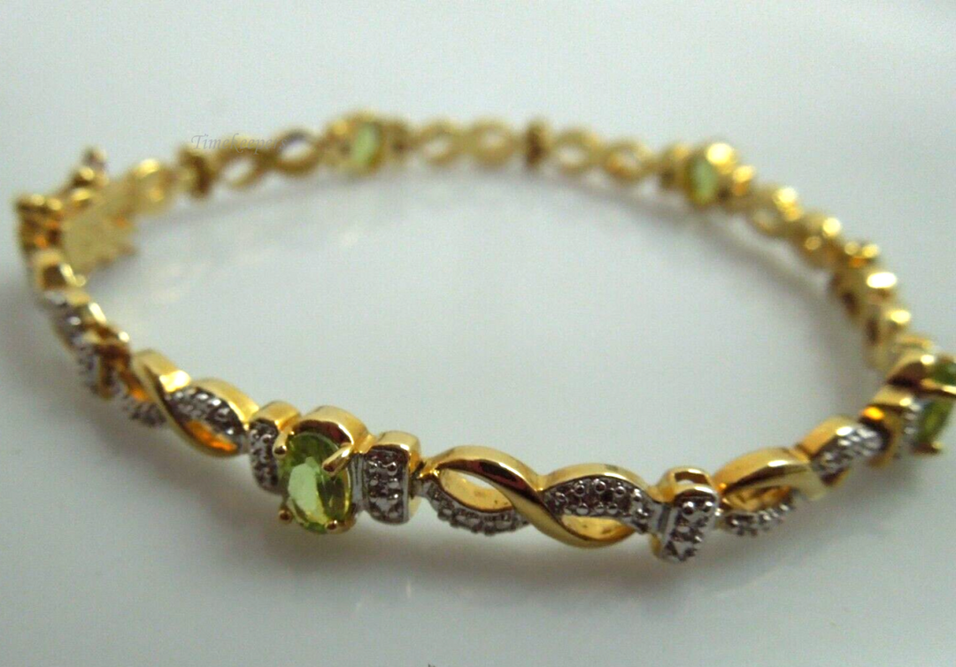 t072 Pretty Bracelet in Gold Tone with  Peridot 7"