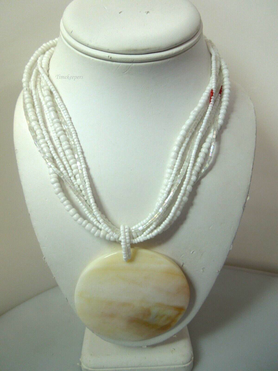 s338 Vintage Big Shell Pendant Beaded Necklace Very Pretty  