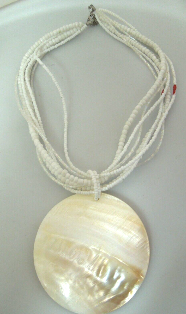 s338 Vintage Big Shell Pendant Beaded Necklace Very Pretty  