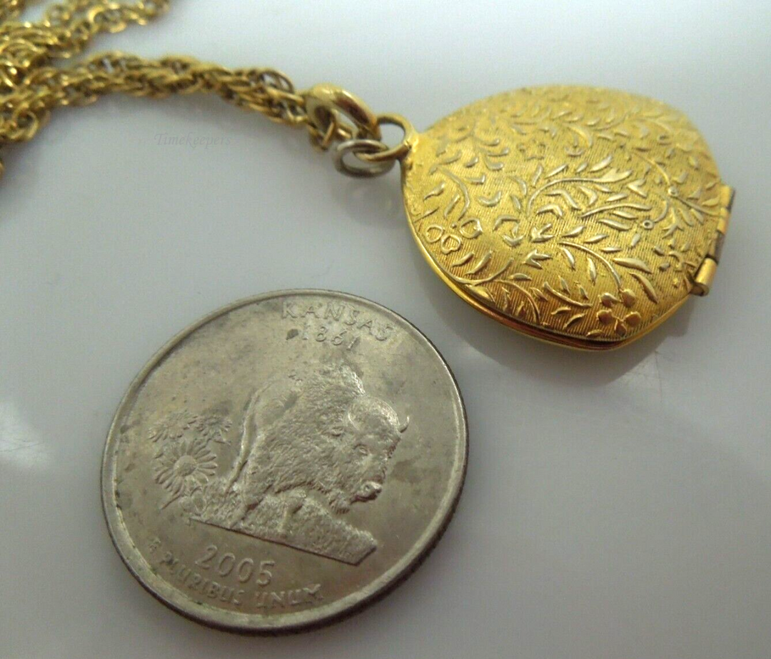 t156 Vintage Gold Filled Etched Photo Locket Pendant with Chain 24"